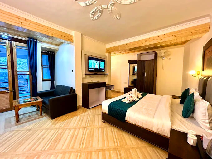 Hotel Naini Inn Nainital — best budget hotel near Naini Lake with lake view rooms