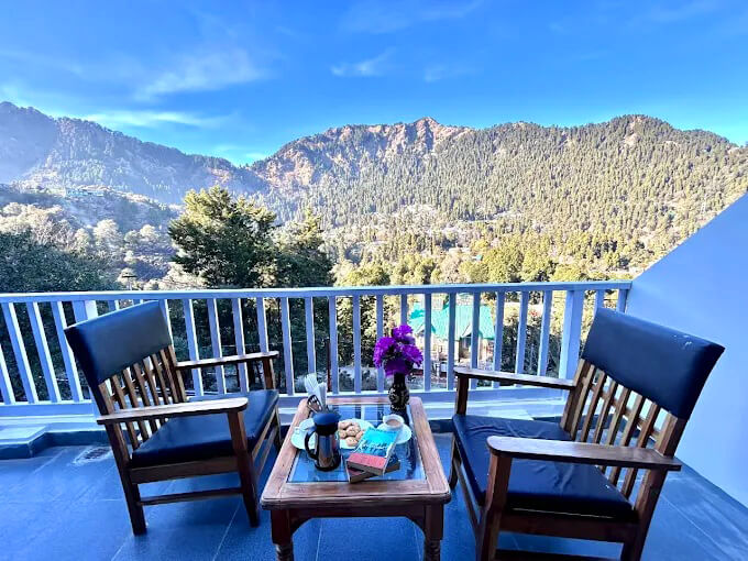 Cheap budget guesthouse Tallital Nainital affordable rooms backpacker