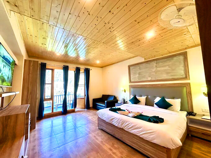 Budget lake view hotel Nainital affordable Naini Lake view rooms